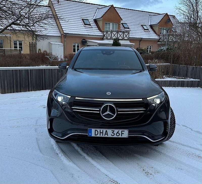Grafitgrå metallic Begagnad 2020 Mercedes EQC400 SUV | 330 000 kr (Lite dyr) - Bild 1/4
