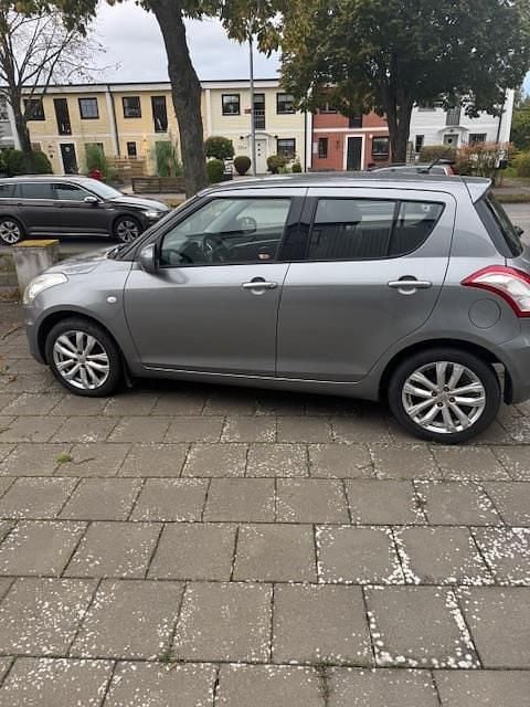 Grå Begagnad 2014 Suzuki Swift Halvkombi | 31 000 kr (Bra pris) - Bild 1/1