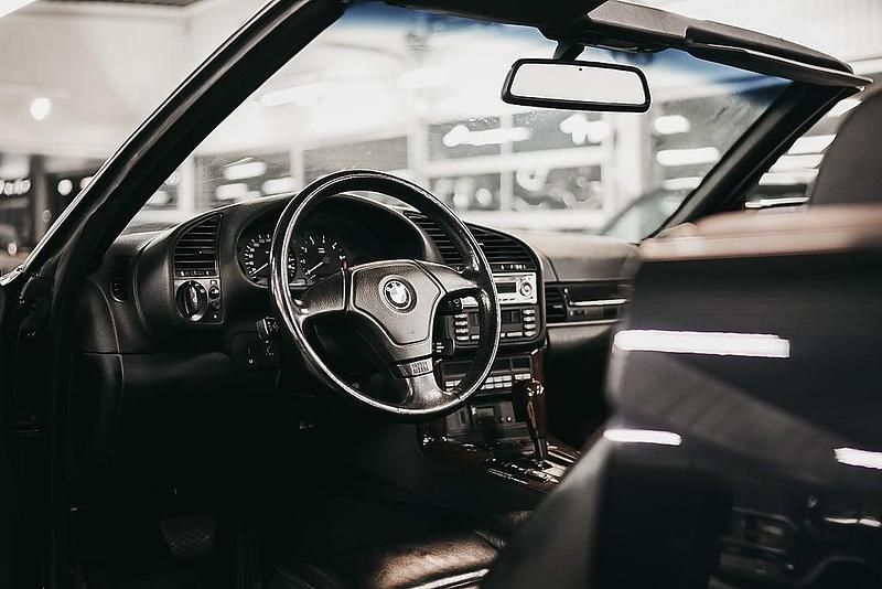 Begagnad BMW 328 193 HK (141 kW) 1999 Svart Cab