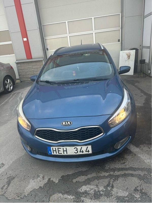 Blå Begagnad 2013 Kia Ceed Sportswagon Comfort Kombi | 55 500 kr (Marknadspris) - Bild 1/4
