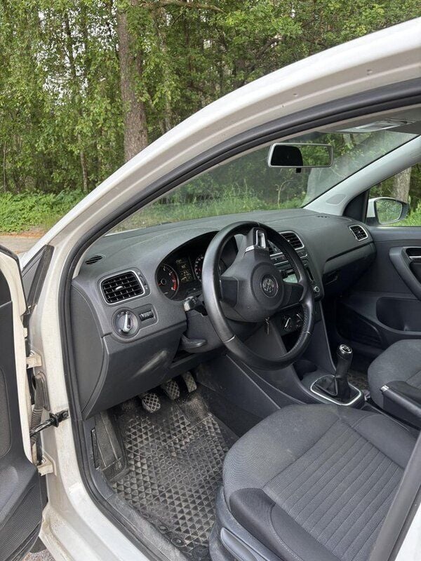 Vit Begagnad 2012 VW Polo Halvkombi | 48 000 kr (Bra pris) - Bild 1/4