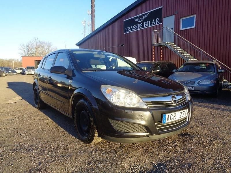 Svart Begagnad 2008 Opel Astra Halvkombi | 24 900 kr (Marknadspris) - Bild 1/4