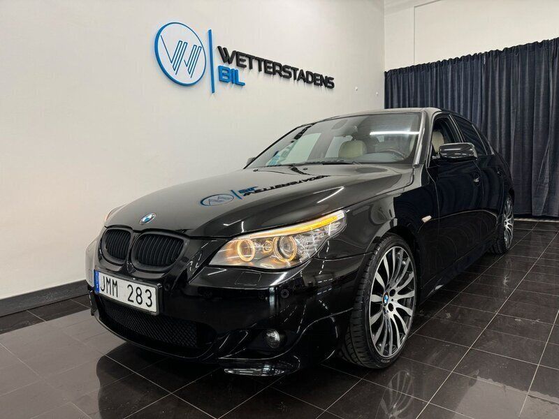 Svart Begagnad 2009 BMW 520 M Sport Sedan | 119 900 kr (Dyr) - Bild 1/4