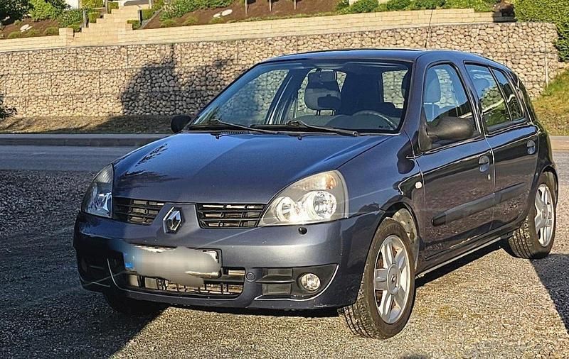 Blå Begagnad 2007 Renault Clio II Halvkombi | 22 000 kr (Marknadspris) - Bild 1/4
