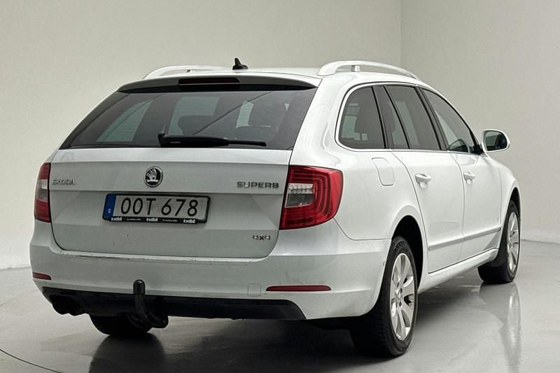Begagnad Skoda Superb 170 HK (125 kW) 2015 Vit Kombi
