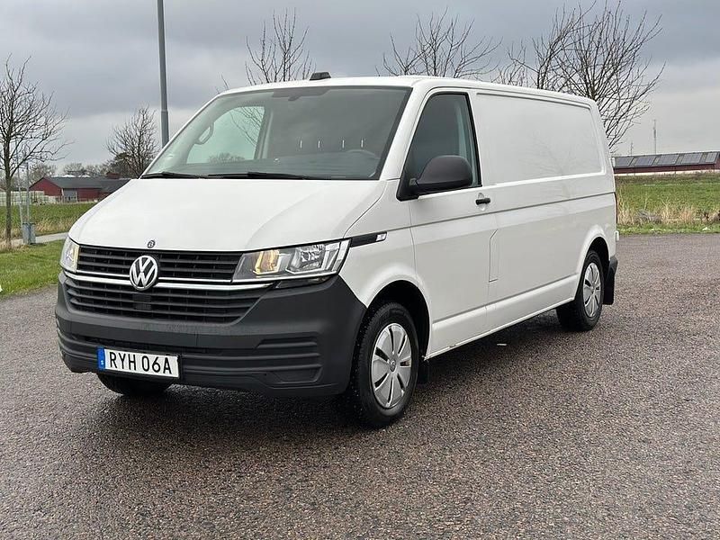 Vit Begagnad 2022 VW T6.1 Van | 239 000 kr (Superpris) - Bild 1/4