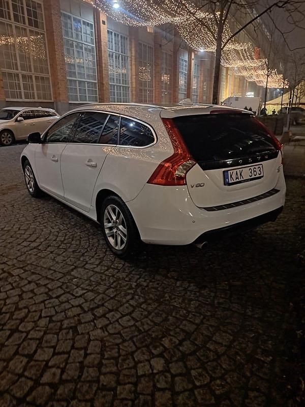 Begagnad 2011 Volvo V60 Kombi | 85 900 kr (Bra pris) - Bild 1/4
