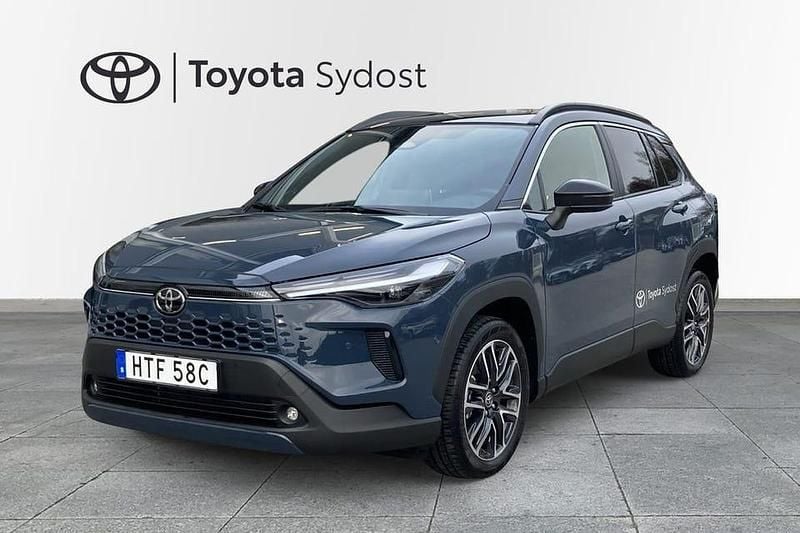 Silver Begagnad 2025 Toyota Corolla Cross Executive SUV | 445 000 kr (Marknadspris) - Bild 1/4