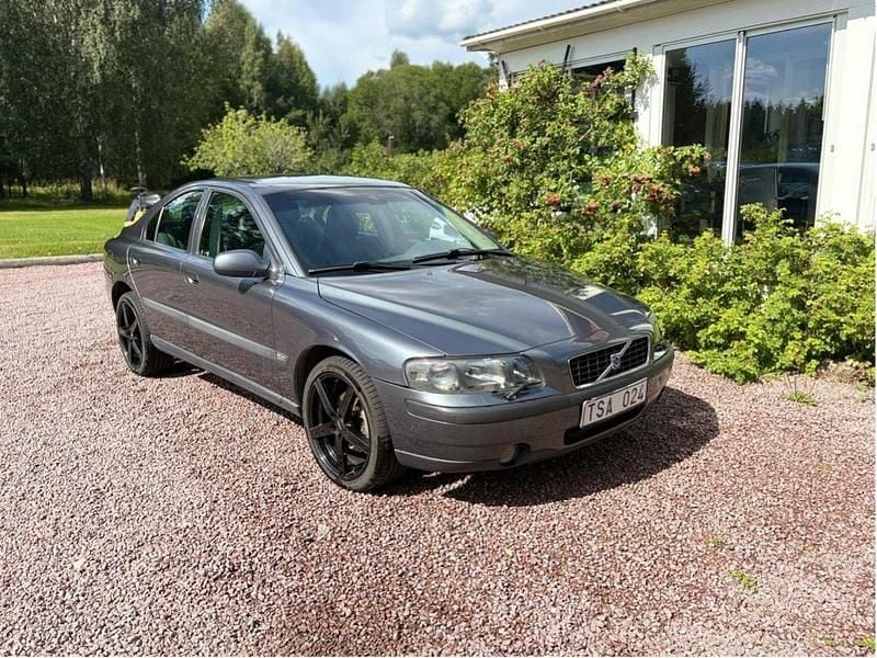Grå Begagnad 2003 Volvo S60 Business Edition Sedan | 18 000 kr (Marknadspris) - Bild 1/4