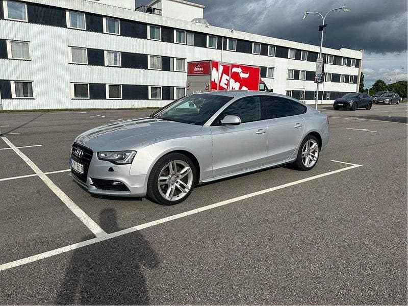 Svart Begagnad 2013 Audi A5 Sportback Comfort Halvkombi | 119 000 kr (Superpris) - Bild 1/4