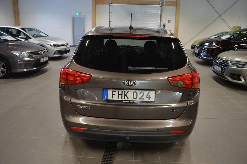 Begagnad Kia Ceed Sportswagon Comfort 128 HK (94 kW) 2014 Grå Kombi