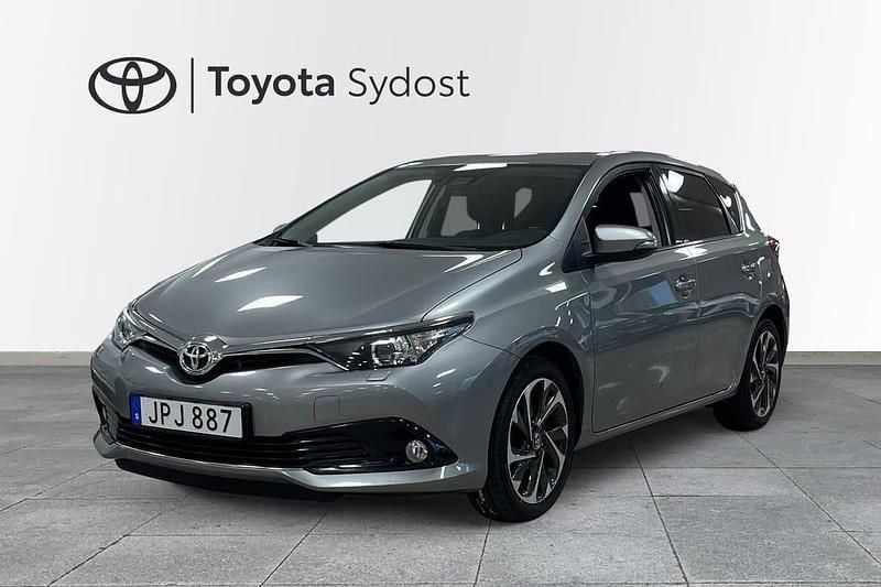 Blå Begagnad 2016 Toyota Auris Active Halvkombi | 137 000 kr (Marknadspris) - Bild 1/3