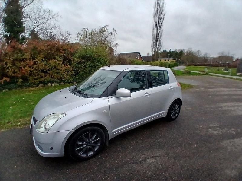 Begagnad 2006 Suzuki Swift Halvkombi | 25 800 kr (Marknadspris) - Bild 1/4