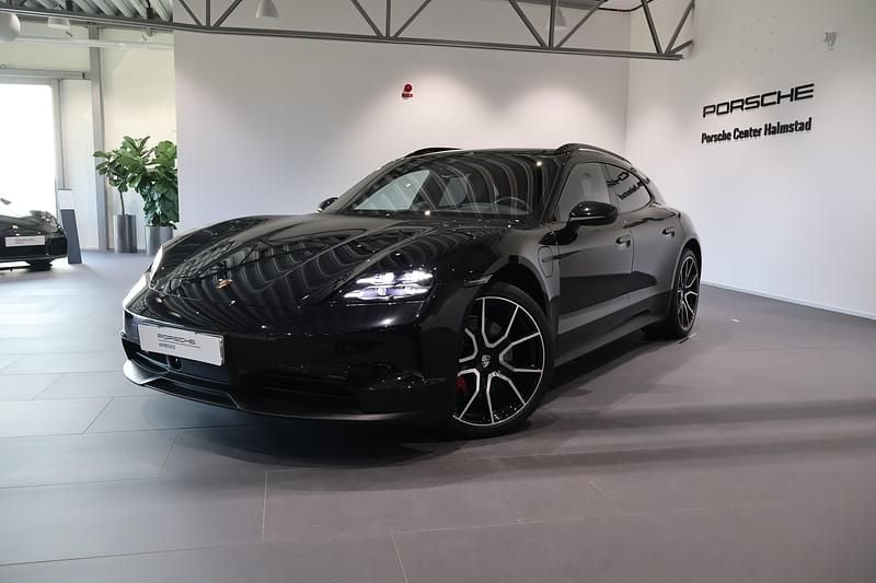 Svart Begagnad 2025 Porsche Taycan 4S Sport Turismo Sedan | 1 095 000 kr (Superpris) - Bild 1/4