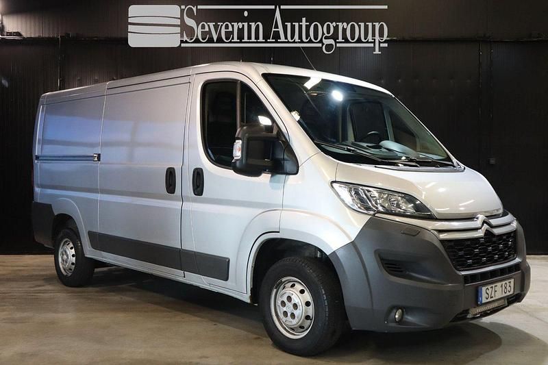 Silver Begagnad 2015 Citroën Jumper Minibuss | 109 000 kr (Marknadspris) - Bild 1/4