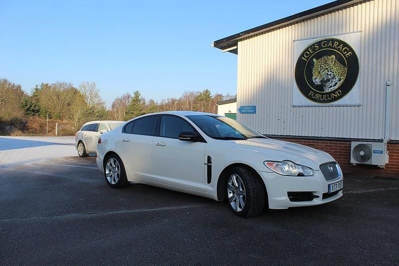 Begagnad Jaguar XF Portfolio 275 HK (202 kW) 2010 Vit Sedan
