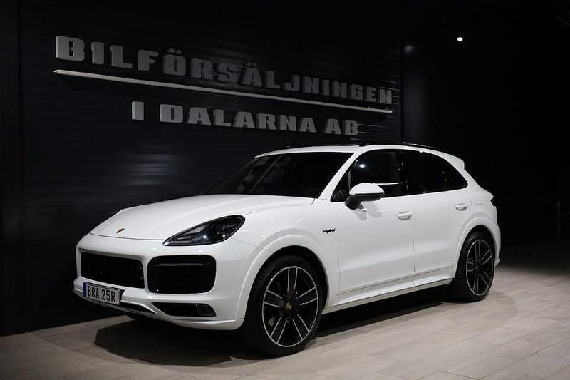 Vit Begagnad 2023 Porsche Cayenne Platinum Edition SUV | 929 000 kr - Bild 1/4