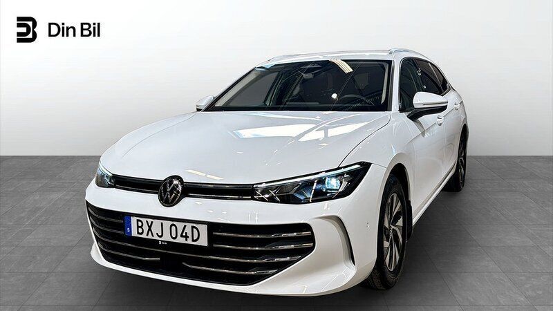 Vit Begagnad 2024 VW Passat Kombi | 359 500 kr (Lite dyr) - Bild 1/4
