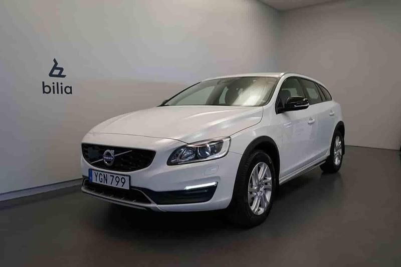 Vit Begagnad 2017 Volvo V60 CC Kombi | 184 500 kr (Lite dyr) - Bild 1/1