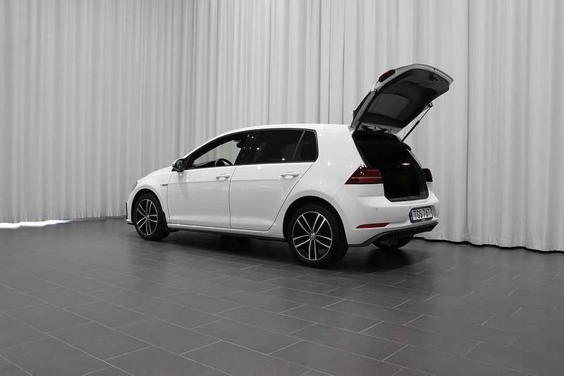 Begagnad VW Golf VII GTE 150 HK (110 kW) 2020 Pure white Kombi