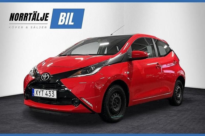 Röd Begagnad 2015 Toyota Aygo Halvkombi | 79 900 kr (Bra pris) - Bild 1/3