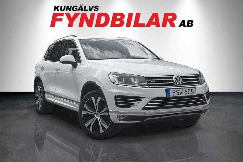 Vit Begagnad 2018 VW Touareg R-line SUV | 189 900 kr - Bild 1/4
