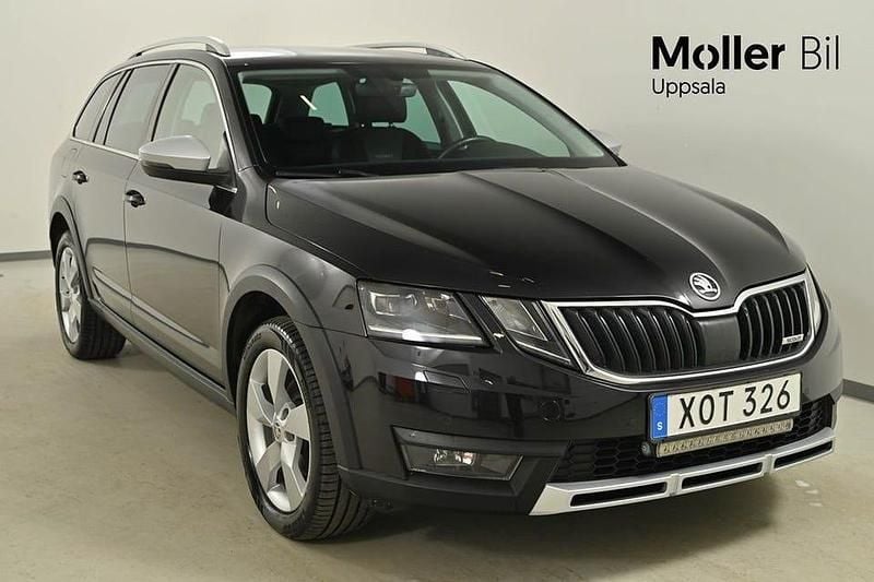 Svart Begagnad 2019 Skoda Octavia Scout Kombi | 209 900 kr (Superpris) - Bild 1/3
