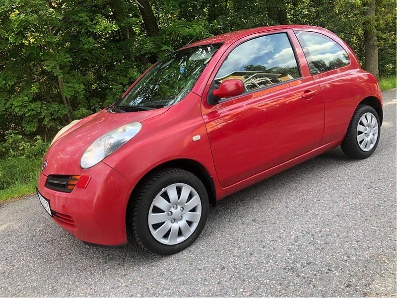 Röd Begagnad 2003 Nissan Micra Halvkombi | 14 500 kr (Marknadspris) - Bild 1/4