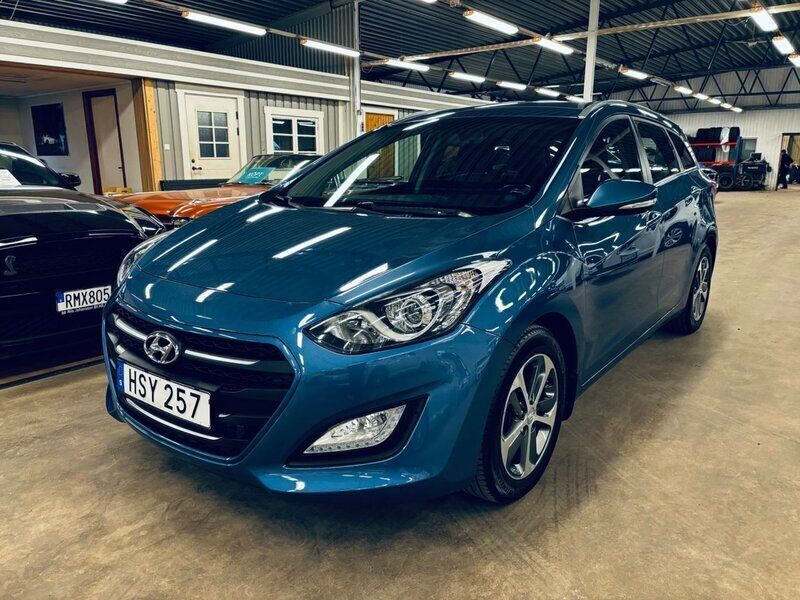 Blå Begagnad 2015 Hyundai i30 Comfort Kombi | 139 900 kr (Marknadspris) - Bild 1/4