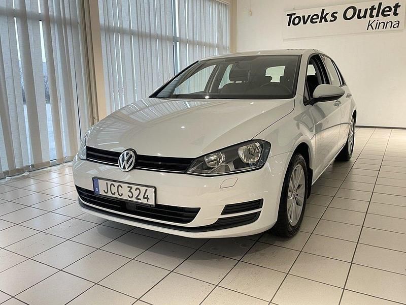 Vit Begagnad 2016 VW Golf VII Halvkombi | 119 900 kr (Marknadspris) - Bild 1/4