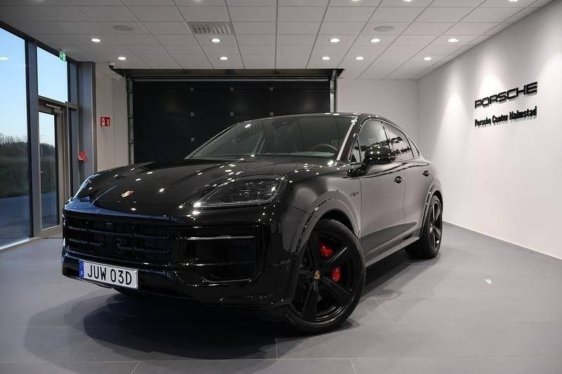 Begagnad 2025 Porsche Cayenne S E-Hybrid Black Edition SUV | 1 525 000 kr - Bild 1/4