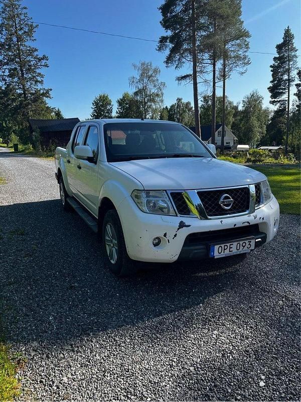 Vit Begagnad 2014 Nissan Navara Pickup | 89 000 kr (Marknadspris) - Bild 1/4