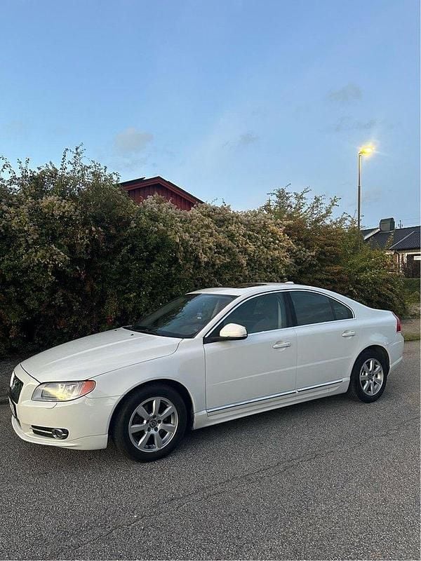 Vit Begagnad 2012 Volvo S80 Momentum Sedan | 49 500 kr (Bra pris) - Bild 1/4
