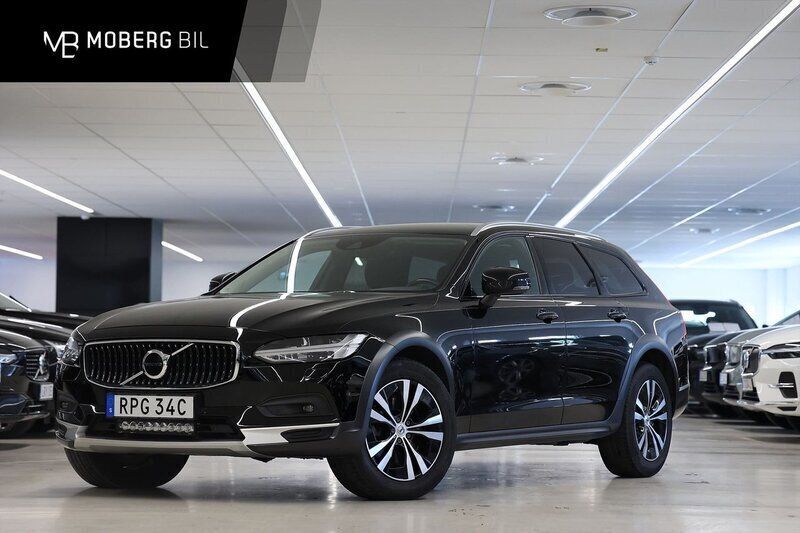 Svart Begagnad 2021 Volvo V90 CC Momentum Kombi | 319 900 kr (Marknadspris) - Bild 1/3