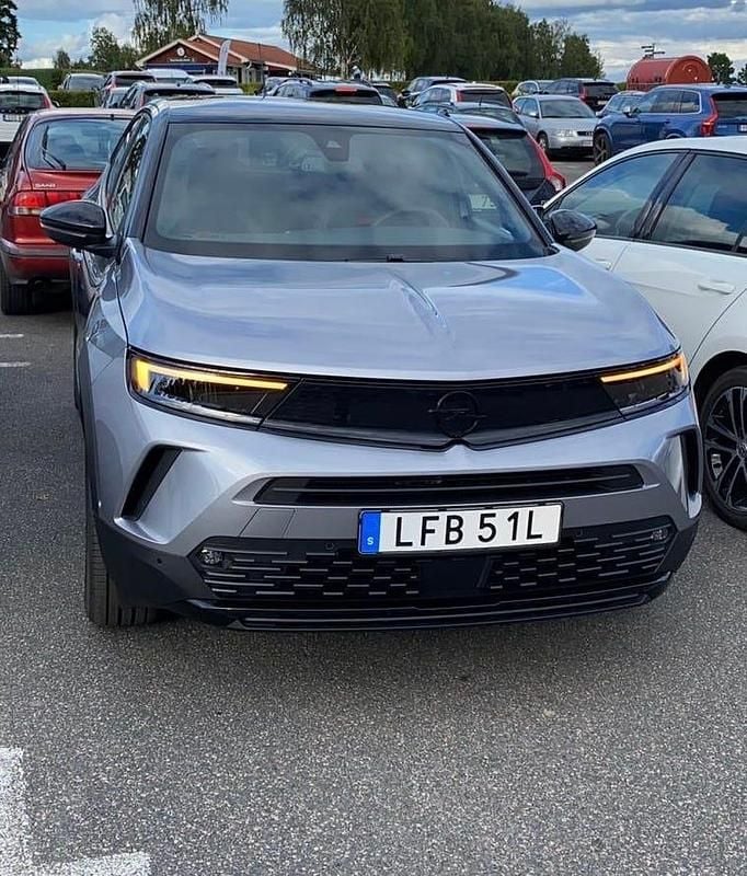 Grey metallic and black Begagnad 2021 Opel Mokka SUV | 210 000 kr - Bild 1/4