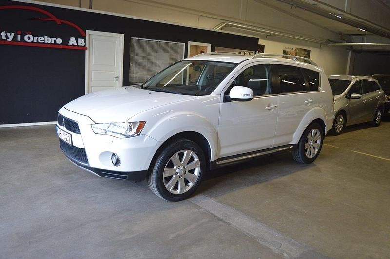 Vit Begagnad 2011 Mitsubishi Outlander SUV | 99 900 kr - Bild 1/4