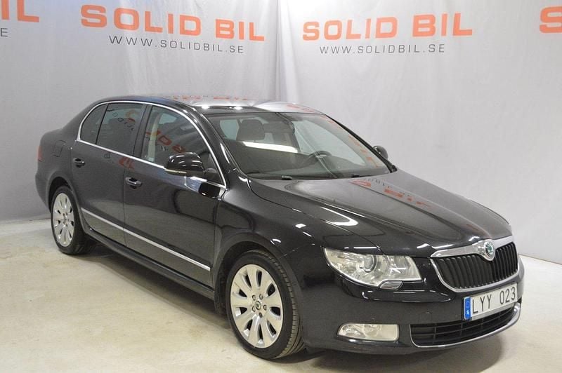 Svart Begagnad 2011 Skoda Superb Elegance Halvkombi | 59 900 kr (Lite dyr) - Bild 1/4