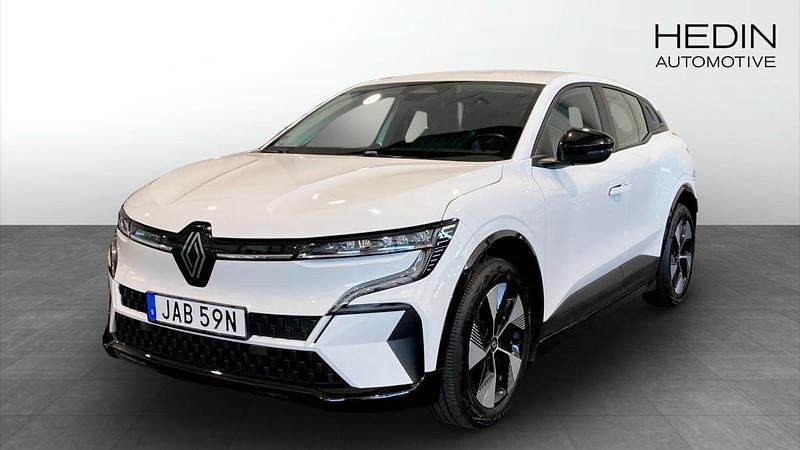 Vit (white) Begagnad 2022 Renault Mégane Equilibre Halvkombi | 249 800 kr (Marknadspris) - Bild 1/4