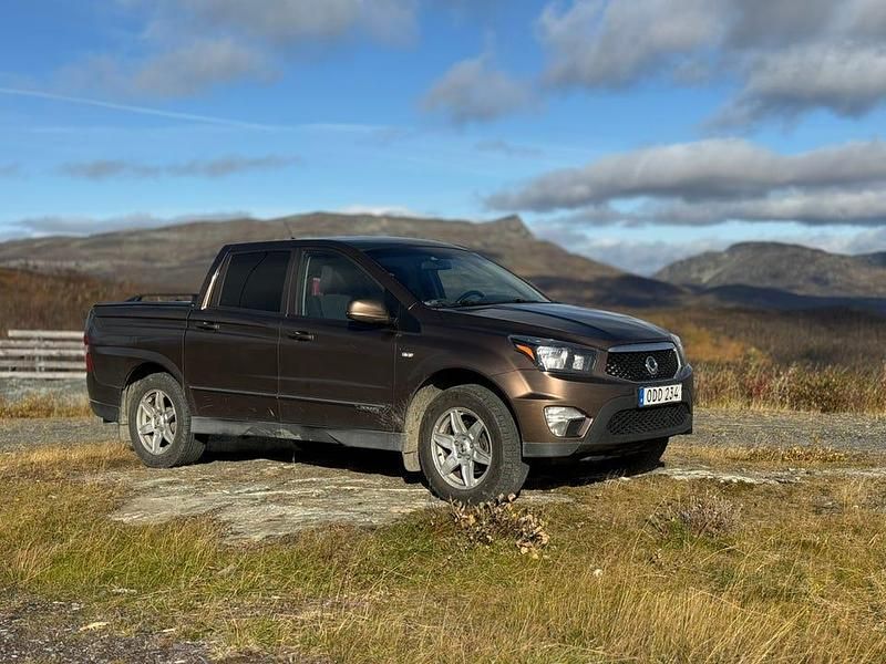 Brun metallic Begagnad 2016 Ssangyong (KGM) Actyon Pickup | 100 000 kr - Bild 1/3