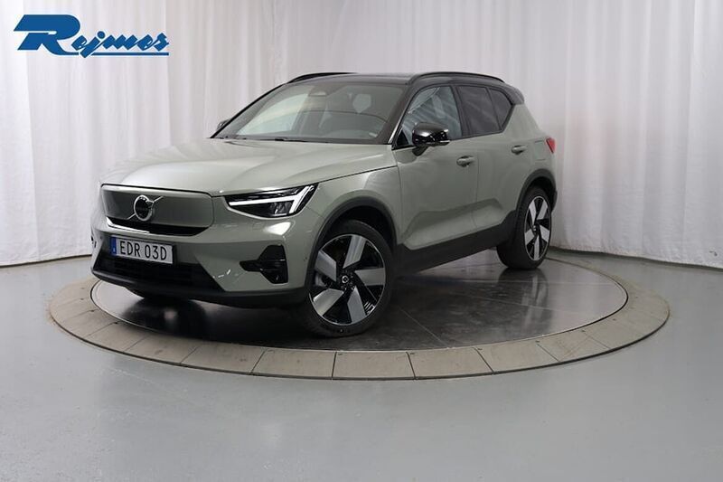 Grön (sage green metallic) Begagnad 2024 Volvo XC40 Ultimate SUV | 479 900 kr (Bra pris) - Bild 1/4