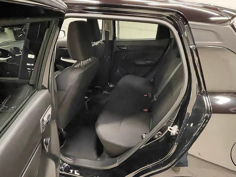 Begagnad Suzuki Swift 90 HK (66 kW) 2019 Svart Halvkombi