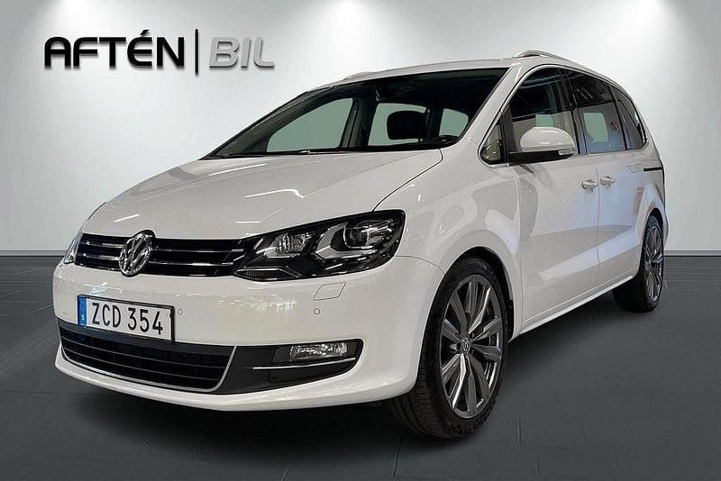 Vit Begagnad 2017 VW Sharan Minibuss | 259 800 kr (Marknadspris) - Bild 1/3