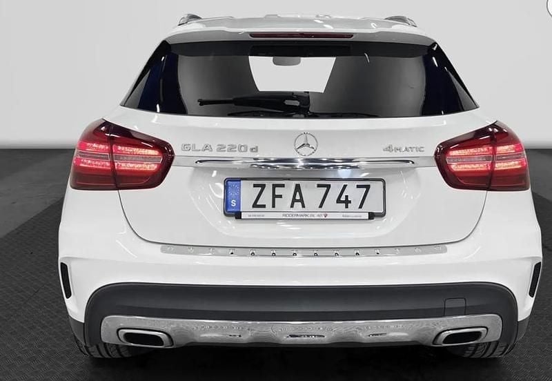 Vit Begagnad 2018 Mercedes GLA220 AMG SUV | 230 000 kr (Superpris) - Bild 1/4