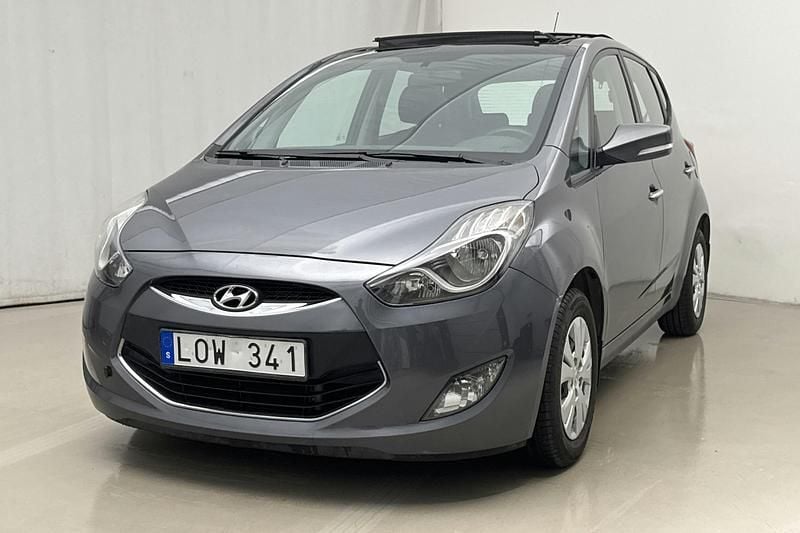 Grå Begagnad 2011 Hyundai ix20 Minibuss | 56 000 kr (Marknadspris) - Bild 1/4