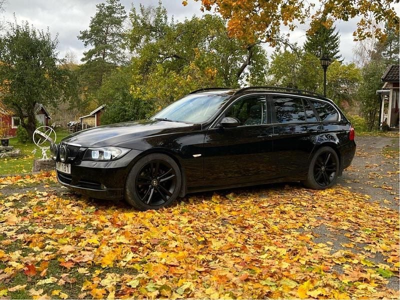 Svart Begagnad 2008 BMW 325 Advantage Kombi | 70 000 kr (Lite dyr) - Bild 1/4