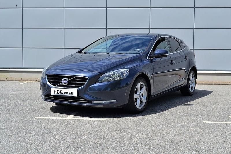 Begagnad Volvo V40 114 HK (83 kW) 2013 Mörkblå Kombi