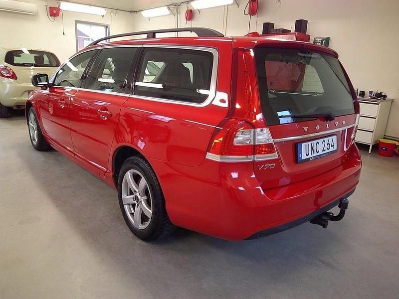 Begagnad Volvo V70 Momentum 150 HK (110 kW) 2016 Röd Kombi