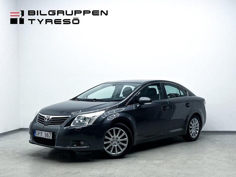 Mörkgrå (grå) Begagnad 2010 Toyota Avensis Sedan | 69 900 kr (Marknadspris) - Bild 1/4