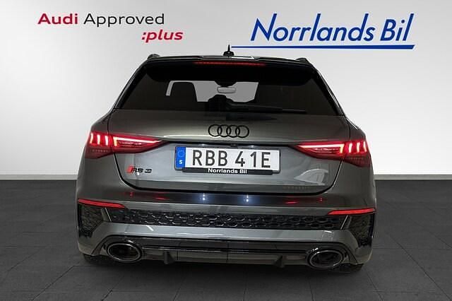 Begagnad Audi RS3 Sportback Design 400 HK (294 kW) 2024 Grå Halvkombi