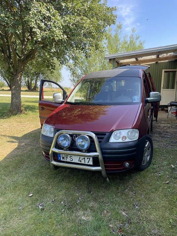 Röd Begagnad 2005 VW Caddy Minibuss | 23 000 kr (Marknadspris) - Bild 1/4